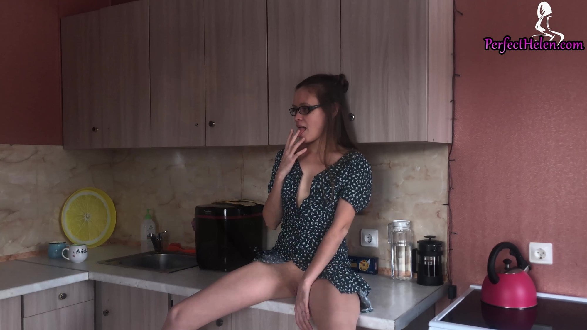 Раком на кухне - лучшее порно видео на intim-top.ru